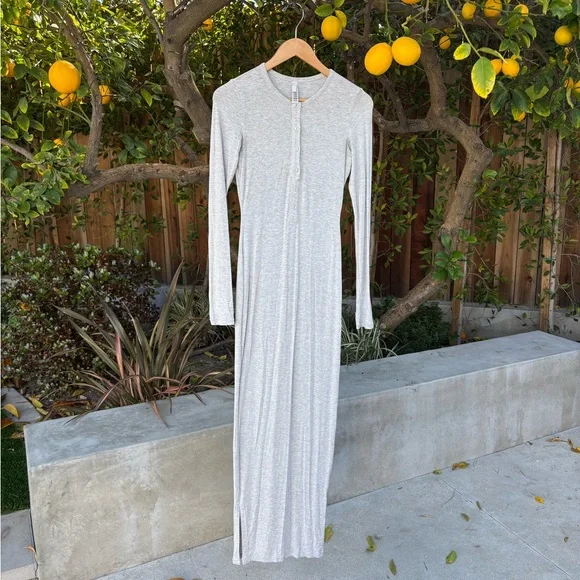 Skims Sleep Henley in Light Heather Gray Long Sleeve Dress - Picture 4 of 7